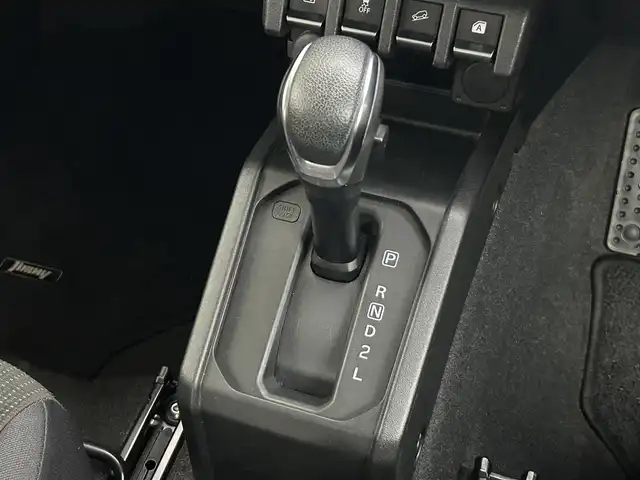 スズキ ジムニー XC 静岡県 2018(平30)年 5万km シフォンアイボリーメタリックブラック2トーンルーフ 純正ディスプレイオーディオ/（CD/DVD/Bluetooth/USB/BT）/セーフティサポート/・デュアルセンサーブレーキサポート/・誤発進抑制機能/・車線逸脱警報機能/クルーズコントロール/LEDヘッドランプ/オートライト/社外16インチアルミ/４WD/革巻きステアリングホイール/ステアリングスイッチ/前席シートヒーター/ダウンヒルアシストコントロール/スペアキー/キーレスプッシュスタートシステム