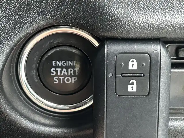 スズキ ジムニー XC 静岡県 2018(平30)年 5万km シフォンアイボリーメタリックブラック2トーンルーフ 純正ディスプレイオーディオ/（CD/DVD/Bluetooth/USB/BT）/セーフティサポート/・デュアルセンサーブレーキサポート/・誤発進抑制機能/・車線逸脱警報機能/クルーズコントロール/LEDヘッドランプ/オートライト/社外16インチアルミ/４WD/革巻きステアリングホイール/ステアリングスイッチ/前席シートヒーター/ダウンヒルアシストコントロール/スペアキー/キーレスプッシュスタートシステム