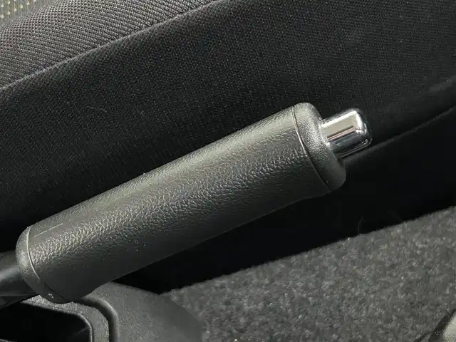 スズキ ジムニー XC 静岡県 2018(平30)年 5万km シフォンアイボリーメタリックブラック2トーンルーフ 純正ディスプレイオーディオ/（CD/DVD/Bluetooth/USB/BT）/セーフティサポート/・デュアルセンサーブレーキサポート/・誤発進抑制機能/・車線逸脱警報機能/クルーズコントロール/LEDヘッドランプ/オートライト/社外16インチアルミ/４WD/革巻きステアリングホイール/ステアリングスイッチ/前席シートヒーター/ダウンヒルアシストコントロール/スペアキー/キーレスプッシュスタートシステム