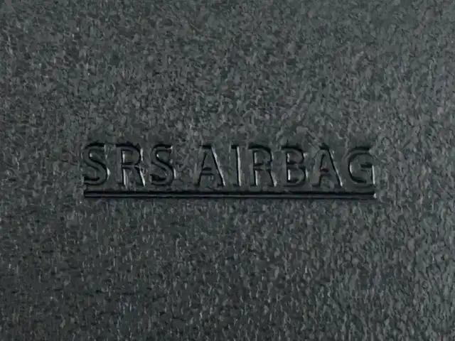 スズキ ジムニー XC 静岡県 2018(平30)年 5万km シフォンアイボリーメタリックブラック2トーンルーフ 純正ディスプレイオーディオ/（CD/DVD/Bluetooth/USB/BT）/セーフティサポート/・デュアルセンサーブレーキサポート/・誤発進抑制機能/・車線逸脱警報機能/クルーズコントロール/LEDヘッドランプ/オートライト/社外16インチアルミ/４WD/革巻きステアリングホイール/ステアリングスイッチ/前席シートヒーター/ダウンヒルアシストコントロール/スペアキー/キーレスプッシュスタートシステム