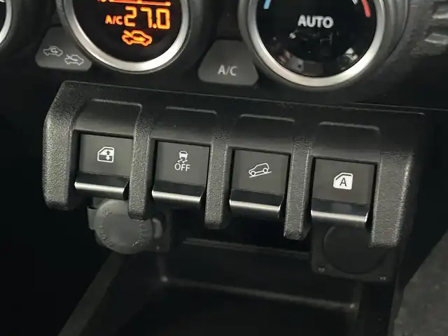 スズキ ジムニー XC 静岡県 2018(平30)年 5万km シフォンアイボリーメタリックブラック2トーンルーフ 純正ディスプレイオーディオ/（CD/DVD/Bluetooth/USB/BT）/セーフティサポート/・デュアルセンサーブレーキサポート/・誤発進抑制機能/・車線逸脱警報機能/クルーズコントロール/LEDヘッドランプ/オートライト/社外16インチアルミ/４WD/革巻きステアリングホイール/ステアリングスイッチ/前席シートヒーター/ダウンヒルアシストコントロール/スペアキー/キーレスプッシュスタートシステム