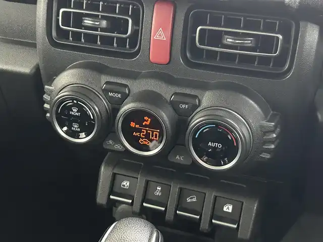 スズキ ジムニー XC 静岡県 2018(平30)年 5万km シフォンアイボリーメタリックブラック2トーンルーフ 純正ディスプレイオーディオ/（CD/DVD/Bluetooth/USB/BT）/セーフティサポート/・デュアルセンサーブレーキサポート/・誤発進抑制機能/・車線逸脱警報機能/クルーズコントロール/LEDヘッドランプ/オートライト/社外16インチアルミ/４WD/革巻きステアリングホイール/ステアリングスイッチ/前席シートヒーター/ダウンヒルアシストコントロール/スペアキー/キーレスプッシュスタートシステム