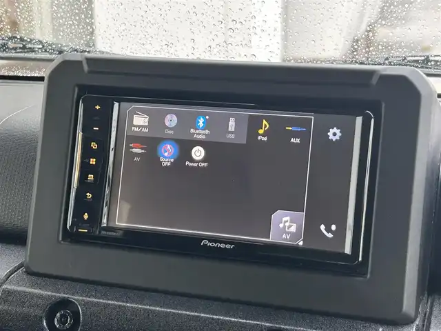 スズキ ジムニー XC 静岡県 2018(平30)年 5万km シフォンアイボリーメタリックブラック2トーンルーフ 純正ディスプレイオーディオ/（CD/DVD/Bluetooth/USB/BT）/セーフティサポート/・デュアルセンサーブレーキサポート/・誤発進抑制機能/・車線逸脱警報機能/クルーズコントロール/LEDヘッドランプ/オートライト/社外16インチアルミ/４WD/革巻きステアリングホイール/ステアリングスイッチ/前席シートヒーター/ダウンヒルアシストコントロール/スペアキー/キーレスプッシュスタートシステム