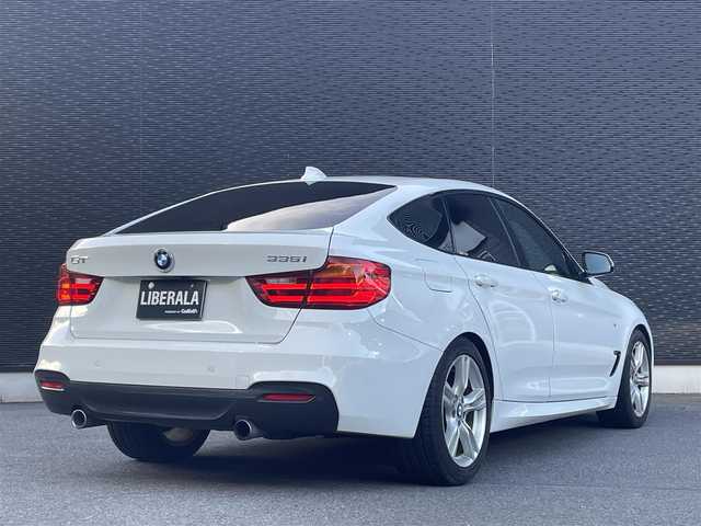 ＢＭＷ ３３５ｉ グランツーリスモ Mスポーツ 大分県 2014(平26)年 8.5万km アルピンホワイトⅢ 保証書/取扱説明書/純正ナビ/Bluetooth/バックカメラ/USB/サンルーフ/フルレザーシート/パワーシート（D席/N席）/シートヒーター（D席/N席）/電動格納ミラー/アンビエントライト/電動リアゲート/純正フロアマット有/純正18インチアルミホイール