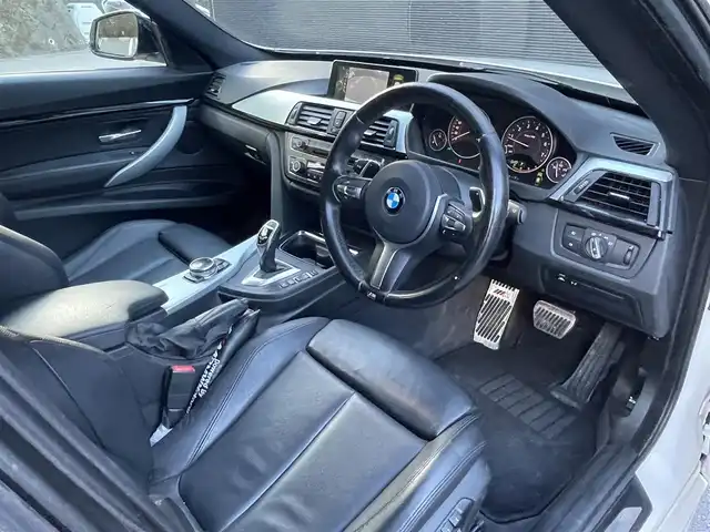 ＢＭＷ ３３５ｉ グランツーリスモ Mスポーツ 大分県 2014(平26)年 8.5万km アルピンホワイトⅢ 保証書/取扱説明書/純正ナビ/Bluetooth/バックカメラ/USB/サンルーフ/フルレザーシート/パワーシート（D席/N席）/シートヒーター（D席/N席）/電動格納ミラー/アンビエントライト/電動リアゲート/純正フロアマット有/純正18インチアルミホイール