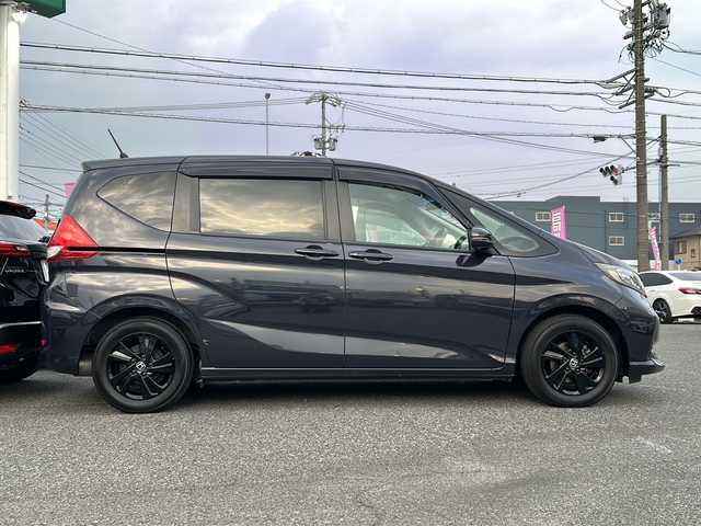 ホンダ フリード G ブラックスタイル 愛知県 2023(令5)年 3.3万km トワイライトミストブラックパール /禁煙/ワンオーナー/ディーラー整備記録簿R5.6.7//純正ナビ/フルセグTV/BT/USB/CD/DVD//TVキャンセラー/バックカメラ/ETC//純正前後ドライブレコーダー(DRH-204VD)//両側パワースライドドア//アイドリングストップ//LEDヘッドランプ/オートライト/オートハイビーム//ACC/LKAS/CMBS/RSA//電動格納ウィンカーミラー//純正15インチAW//シートリフト//ECON//ステアリングスイッチ//純正フロアマット//純正ドアバイザー//保証書//取扱説明書//スペアスマートキー有