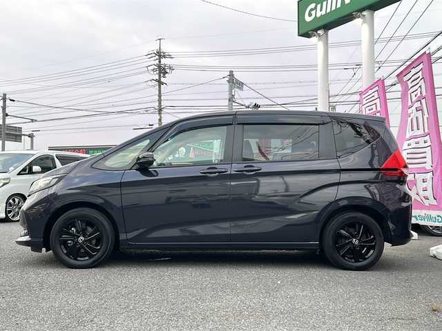ホンダ フリード G ブラックスタイル 愛知県 2023(令5)年 3.3万km トワイライトミストブラックパール /禁煙/ワンオーナー/ディーラー整備記録簿R5.6.7//純正ナビ/フルセグTV/BT/USB/CD/DVD//TVキャンセラー/バックカメラ/ETC//純正前後ドライブレコーダー(DRH-204VD)//両側パワースライドドア//アイドリングストップ//LEDヘッドランプ/オートライト/オートハイビーム//ACC/LKAS/CMBS/RSA//電動格納ウィンカーミラー//純正15インチAW//シートリフト//ECON//ステアリングスイッチ//純正フロアマット//純正ドアバイザー//保証書//取扱説明書//スペアスマートキー有