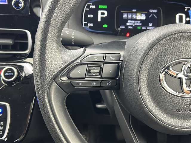 トヨタ アクア X 宮城県 2021(令3)年 6.7万km プラチナホワイトパールマイカ Toyota Safety Sense/・プリクラッシュセーフティ/・レーントレーシングアシスト/・レーダークルーズコントロール/・オートマチックハイビーム/ブラインドスポットモニター/全周囲カメラ/純正7型DAナビ/・BT.ミラーキャスト/ビルトインETC/プッシュスタート/スマートキー/LEDヘッドライト/ステアリングスイッチ/社外フロアマット/純正ホイルキャップ/AC100V充電