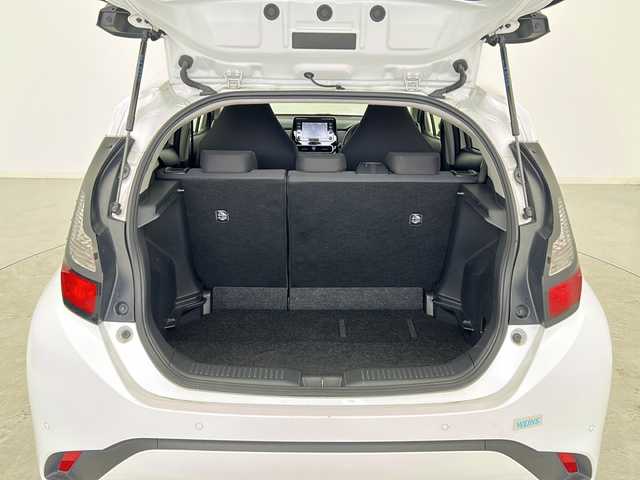 トヨタ アクア X 宮城県 2021(令3)年 6.7万km プラチナホワイトパールマイカ Toyota Safety Sense/・プリクラッシュセーフティ/・レーントレーシングアシスト/・レーダークルーズコントロール/・オートマチックハイビーム/ブラインドスポットモニター/全周囲カメラ/純正7型DAナビ/・BT.ミラーキャスト/ビルトインETC/プッシュスタート/スマートキー/LEDヘッドライト/ステアリングスイッチ/社外フロアマット/純正ホイルキャップ/AC100V充電