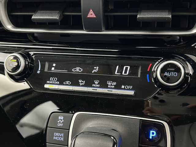 トヨタ アクア X 宮城県 2021(令3)年 6.7万km プラチナホワイトパールマイカ Toyota Safety Sense/・プリクラッシュセーフティ/・レーントレーシングアシスト/・レーダークルーズコントロール/・オートマチックハイビーム/ブラインドスポットモニター/全周囲カメラ/純正7型DAナビ/・BT.ミラーキャスト/ビルトインETC/プッシュスタート/スマートキー/LEDヘッドライト/ステアリングスイッチ/社外フロアマット/純正ホイルキャップ/AC100V充電