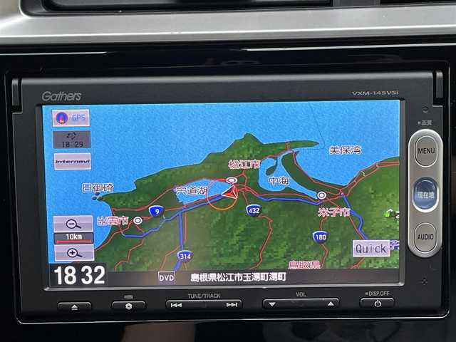 ホンダ フィット ハイブリット Sパッケージ 島根県 2013(平25)年 5万km ブリリアントスポーティブルーメタリック2トーン 登録時走行距離　49437km/Gathersナビ【CD/DVD/Bluetooth】/ワンセグテレビ/バックカメラ/クルーズコントロール/プッシュスタート/LEDヘッドライト/フォグランプ/オートライト/スマートキー(スペアスマート×1)/ドアバイザー/ウィンカーミラー/ドライブレコーダー/ETC/純正AW