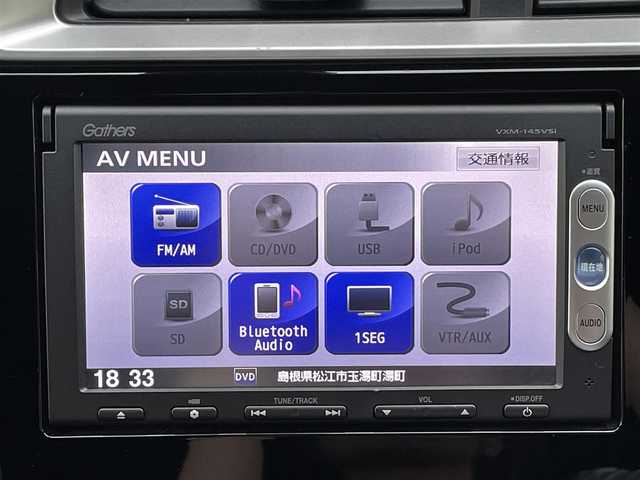 ホンダ フィット ハイブリット Sパッケージ 島根県 2013(平25)年 5万km ブリリアントスポーティブルーメタリック2トーン 登録時走行距離　49437km/Gathersナビ【CD/DVD/Bluetooth】/ワンセグテレビ/バックカメラ/クルーズコントロール/プッシュスタート/LEDヘッドライト/フォグランプ/オートライト/スマートキー(スペアスマート×1)/ドアバイザー/ウィンカーミラー/ドライブレコーダー/ETC/純正AW