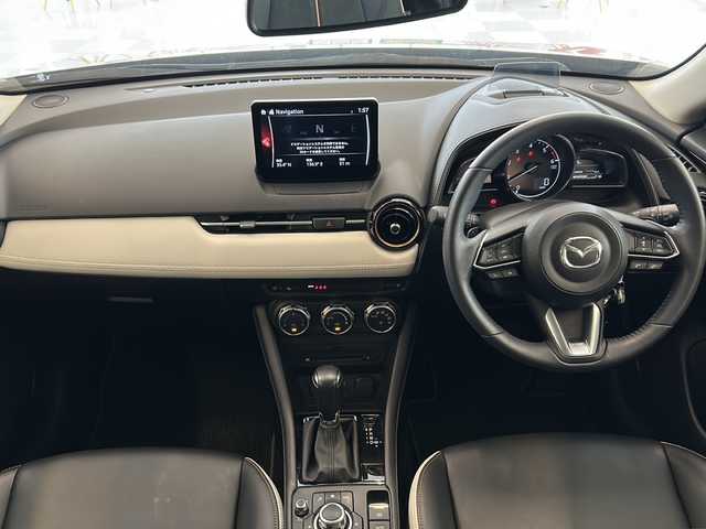 マツダ ＣＸ－３ XD スーパー エッジー 岐阜県 2022(令4)年 4.2万km ベージュⅡ カラー：48S/プラチナクォーツメタリック/（ブラックキャビン/VividMonotoneのみ）/純正ナビゲーション/Bluetooth/ＣＤ／ＤＶＤプレーヤー/地上デジタルＴＶチューナー（フルセグ）/３６０°ビュー・モニター/前後ドライブレコーダー/フロントパーキングセンサー（センター／コーナー）/合成皮革（ブラック／ピュアホワイト）/運転席＆助手席シートヒーター/Ｄ席メモリーシート/スマート・ブレーキ・サポート/マツダ・レーダー・クルーズ・コントロール/［全車速追従機能付］/ヘッドアップディスプレイ/ドライバー・アテンション・アラート/交通標識認識システム/アダプティブ・ＬＥＤ・ヘッドライト/電動格納リモコン式カラードドラミラー/ステアリングヒーター/ブラインドスポットモニター/ETC/プッシュスタート/スマートキー/スペアキー/１８インチアルミホイール（ブラックメタリック塗装）