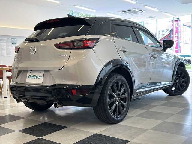 マツダ ＣＸ－３ XD スーパー エッジー 岐阜県 2022(令4)年 4.2万km ベージュⅡ カラー：48S/プラチナクォーツメタリック/（ブラックキャビン/VividMonotoneのみ）/純正ナビゲーション/Bluetooth/ＣＤ／ＤＶＤプレーヤー/地上デジタルＴＶチューナー（フルセグ）/３６０°ビュー・モニター/前後ドライブレコーダー/フロントパーキングセンサー（センター／コーナー）/合成皮革（ブラック／ピュアホワイト）/運転席＆助手席シートヒーター/Ｄ席メモリーシート/スマート・ブレーキ・サポート/マツダ・レーダー・クルーズ・コントロール/［全車速追従機能付］/ヘッドアップディスプレイ/ドライバー・アテンション・アラート/交通標識認識システム/アダプティブ・ＬＥＤ・ヘッドライト/電動格納リモコン式カラードドラミラー/ステアリングヒーター/ブラインドスポットモニター/ETC/プッシュスタート/スマートキー/スペアキー/１８インチアルミホイール（ブラックメタリック塗装）