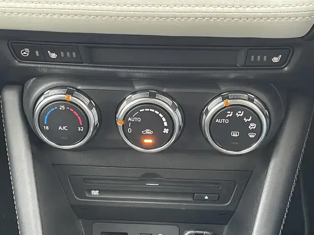 マツダ ＣＸ－３ XD スーパー エッジー 熊本県 2022(令4)年 4.2万km ゴールドⅡ 衝突軽減ブレーキ/プッシュスタート/純正ナビ/（CD・DVD・フルセグTV・BTオーディオ・USB）/全方位カメラ/ETC/前後ドライブレコーダー/純正18インチAW（ブラックメタリック塗装）/レーダークルーズ/パドルシフト/ハーフレザーシート/右前席パワーシート/前席シートヒーター/ステアリングヒーター/ドライバー・アテンション・アラート/LEDヘッドライト/オートライト/LEDフォグライト/前後コーナーセンサー/横滑り防止装置/ウィンカーミラー/純正フロアマット/純正ドアバイザー/新車保証書/取扱説明書/スマートスペアキー×1本/カラー番号：48S