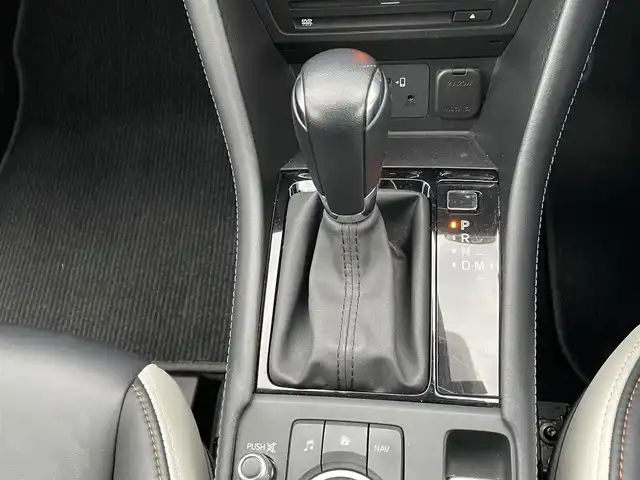 マツダ ＣＸ－３ XD スーパー エッジー 熊本県 2022(令4)年 4.2万km ゴールドⅡ 衝突軽減ブレーキ/プッシュスタート/純正ナビ/（CD・DVD・フルセグTV・BTオーディオ・USB）/全方位カメラ/ETC/前後ドライブレコーダー/純正18インチAW（ブラックメタリック塗装）/レーダークルーズ/パドルシフト/ハーフレザーシート/右前席パワーシート/前席シートヒーター/ステアリングヒーター/ドライバー・アテンション・アラート/LEDヘッドライト/オートライト/LEDフォグライト/前後コーナーセンサー/横滑り防止装置/ウィンカーミラー/純正フロアマット/純正ドアバイザー/新車保証書/取扱説明書/スマートスペアキー×1本/カラー番号：48S