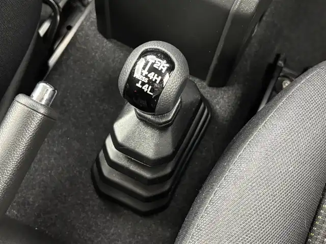 スズキ ジムニー シエラ JC 福井県 2023(令5)年 0.6万km シフォンアイボリーM カロッツェリア製ディスプレイオーディオFH8500DVS/シートヒーター  /クルコン　/純正AW /純正フォグ　/純正フロアマット　/スズキセーフティーサポート　/ビルトインETC2.0 /スマートキー　/前方ドライブレコーダー
