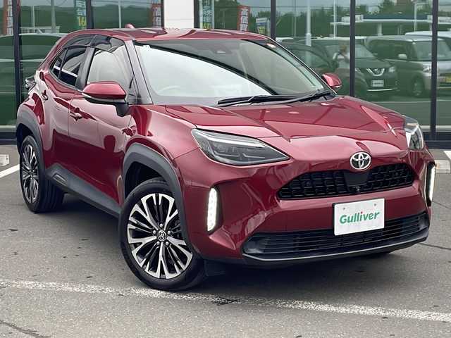 トヨタ ヤリスクロス Z 道東・釧路十勝 2020(令2)年 2.3万km センシュアルレッドマイカ ・４WD/・純正ディスプレイオーディオ/（BT・AM・FM・Miracast）/・パノラミックビューモニター/・ETC2.0/・レーダークルーズコントロール/・トヨタセーフティセンス/・レーンキープアシスト/・車線逸脱防止機能/・衝突被害軽減ブレーキ/・本革ステアリング/・電動リアゲート/・ステアリングヒーター/・オートハイビーム/・前席シートヒーター/・ダウンヒルアシスト/・USBチャージャー/・横滑り防止装置/・オートブレーキホールド/・パワーシート/・コーナーセンサー前後/・純正フロアマット/・ドアバイザー/・純正18インチアルミホイール/・LEDヘッドライト/・フロントフォグライト/・ハーフレザーシート/・保証書/・取扱説明書