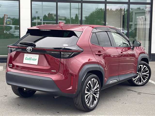 トヨタ ヤリスクロス Z 道東・釧路十勝 2020(令2)年 2.3万km センシュアルレッドマイカ ・４WD/・純正ディスプレイオーディオ/（BT・AM・FM・Miracast）/・パノラミックビューモニター/・ETC2.0/・レーダークルーズコントロール/・トヨタセーフティセンス/・レーンキープアシスト/・車線逸脱防止機能/・衝突被害軽減ブレーキ/・本革ステアリング/・電動リアゲート/・ステアリングヒーター/・オートハイビーム/・前席シートヒーター/・ダウンヒルアシスト/・USBチャージャー/・横滑り防止装置/・オートブレーキホールド/・パワーシート/・コーナーセンサー前後/・純正フロアマット/・ドアバイザー/・純正18インチアルミホイール/・LEDヘッドライト/・フロントフォグライト/・ハーフレザーシート/・保証書/・取扱説明書