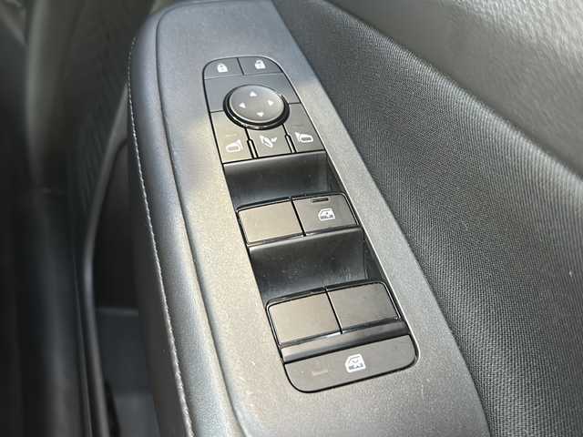 日産 ノート X 静岡県 2021(令3)年 3.9万km ガーネットレッド 純正ナビ/・AM/FM/・Bluetooth/・HDMI/・フルセグTV/・USB/・スマートフォン連携/主要装備/・アラウンドビューモニター/・ドライブレコーダー/・ビルトインＥＴＣ2.0/・ＬＥＤヘッドライト/・オートハイビーム/・エマージェンシーブレーキ/・レーンキープアシスト/・コーナーセンサー/・ワイヤレス充電/・デジタルインナーミラー/・サイドカーテンエアバッグ