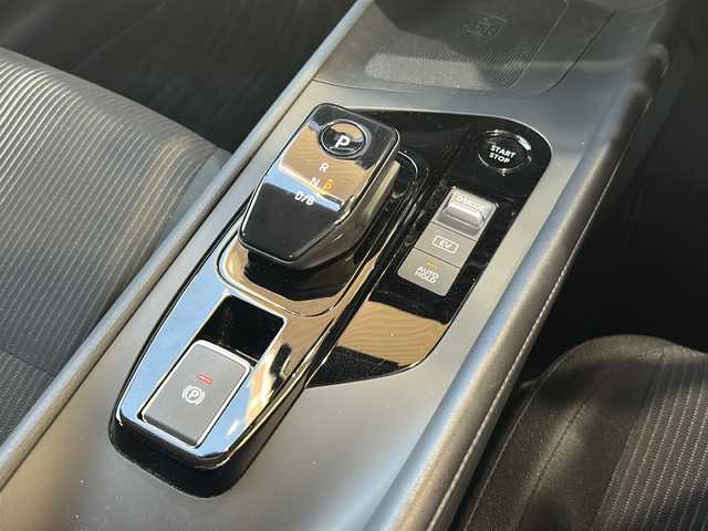 日産 ノート X 静岡県 2021(令3)年 3.9万km ガーネットレッド 純正ナビ/・AM/FM/・Bluetooth/・HDMI/・フルセグTV/・USB/・スマートフォン連携/主要装備/・アラウンドビューモニター/・ドライブレコーダー/・ビルトインＥＴＣ2.0/・ＬＥＤヘッドライト/・オートハイビーム/・エマージェンシーブレーキ/・レーンキープアシスト/・コーナーセンサー/・ワイヤレス充電/・デジタルインナーミラー/・サイドカーテンエアバッグ