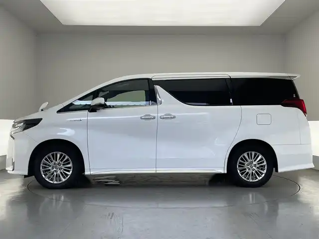 トヨタ アルファードハイブリット S タイプゴールド 愛知県 2021(令3)年 3.5万km ホワイトパールクリスタルシャイン 純正９型ナビ　ＢＳＭ　デジタルインナーミラー　両側パワスラ　追従クルコン　セーフティセンス　フルセグ　ＢＴ　ＥＴＣ　バックカメラ　車線逸脱　衝突軽減　ＬＥＤライト　コーナーセンサー　ＡＣ１００Ｖ電源　電動リアゲート　オットマン　