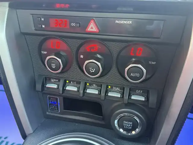トヨタ ８６ GT リミテッド 香川県 2014(平26)年 8.6万km サテンホワイトパール 純正SDナビ/フルセグ/CD/DVD/Bluetooth/バックカメラ/モデリスタエアロ/weds18インチアルミ/キセノンヘッドライト/ドライブレコーダー/ハーフレザーシート/シートヒーター/スマートキー/純正マット/ETC