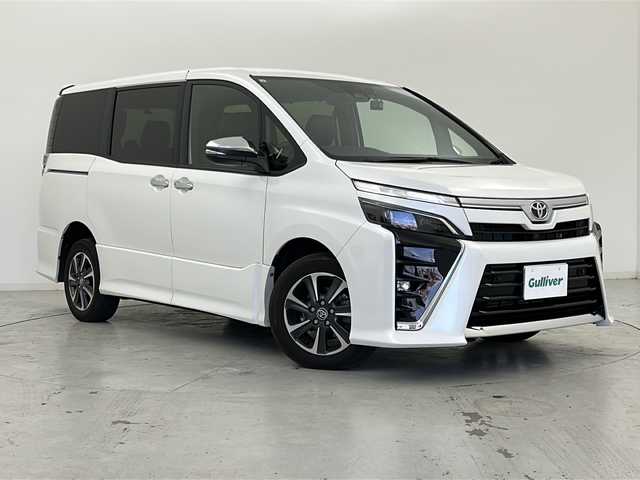 トヨタ ヴォクシー ZS 煌Ⅲ 宮城県 2021(令3)年 2.6万km ホワイトパールクリスタルシャイン 禁煙車/ワンオーナー/4WD/Toyota Safety Sense /・プリクラッシュセーフティ/・レーンディパーチャーアラート/・オートマチックハイビーム/クルーズコントロール/クリアランスソナー/寒冷地仕様/・ワイパーデアイサー/・ミラーヒーター/純正12型フリップダウンモニター/純正10型ナビ/・BT.CD.DVD.SD/・フルセグTV/バックカメラ/両側パワースライドドア/ハーフレザーシート/ビルトインETC/ドライブレコーダー（FR）/プッシュスタート/スマートキー/LEDヘッドライト/LEDフォグライト/純正フロアマット/純正16インチAW