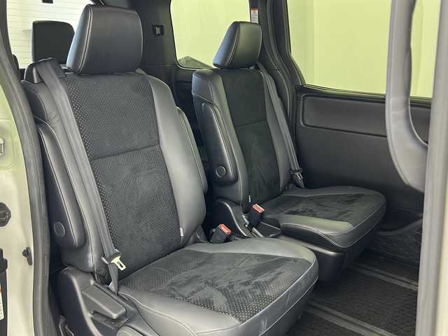 トヨタ ヴォクシー ZS 煌Ⅲ 宮城県 2021(令3)年 2.6万km ホワイトパールクリスタルシャイン 禁煙車/ワンオーナー/4WD/Toyota Safety Sense /・プリクラッシュセーフティ/・レーンディパーチャーアラート/・オートマチックハイビーム/クルーズコントロール/クリアランスソナー/寒冷地仕様/・ワイパーデアイサー/・ミラーヒーター/純正12型フリップダウンモニター/純正10型ナビ/・BT.CD.DVD.SD/・フルセグTV/バックカメラ/両側パワースライドドア/ハーフレザーシート/ビルトインETC/ドライブレコーダー（FR）/プッシュスタート/スマートキー/LEDヘッドライト/LEDフォグライト/純正フロアマット/純正16インチAW