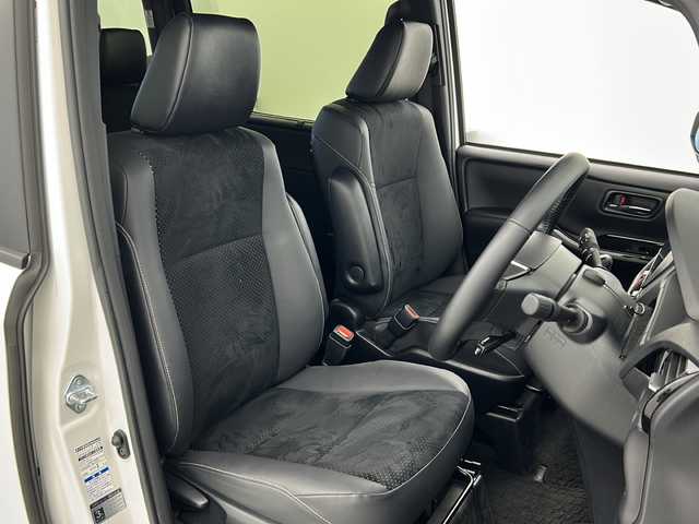 トヨタ ヴォクシー ZS 煌Ⅲ 宮城県 2021(令3)年 2.6万km ホワイトパールクリスタルシャイン 禁煙車/ワンオーナー/4WD/Toyota Safety Sense /・プリクラッシュセーフティ/・レーンディパーチャーアラート/・オートマチックハイビーム/クルーズコントロール/クリアランスソナー/寒冷地仕様/・ワイパーデアイサー/・ミラーヒーター/純正12型フリップダウンモニター/純正10型ナビ/・BT.CD.DVD.SD/・フルセグTV/バックカメラ/両側パワースライドドア/ハーフレザーシート/ビルトインETC/ドライブレコーダー（FR）/プッシュスタート/スマートキー/LEDヘッドライト/LEDフォグライト/純正フロアマット/純正16インチAW