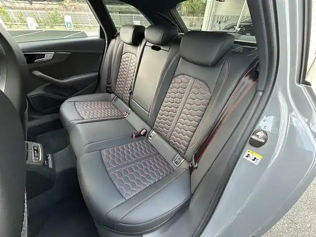 アウディ ＲＳ４ アバント 愛知県 2021(令3)年 0.4万km グレー 純正ナビ/ワンセグテレビ/バックカメラ/アラウンドビュー/Bluetooth/アイドリングストップ/ウィンカーミラー/クルーズコントロール/サンルーフ/プッシュスタート/パワーバックドア/ETC2.0/パドルシフト/バング&オルフセン/置くだけ充電