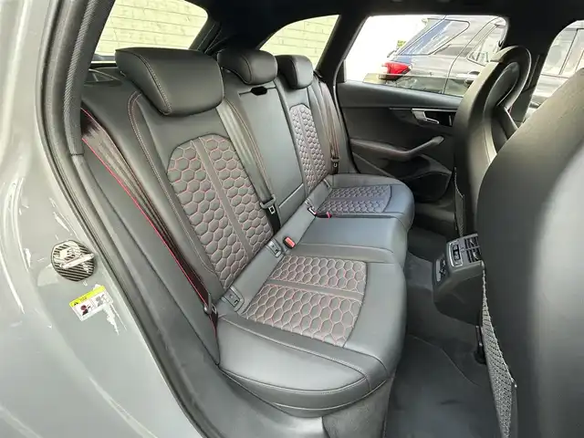 アウディ ＲＳ４ アバント 愛知県 2021(令3)年 0.4万km グレー 純正ナビ/ワンセグテレビ/バックカメラ/アラウンドビュー/Bluetooth/アイドリングストップ/ウィンカーミラー/クルーズコントロール/サンルーフ/プッシュスタート/パワーバックドア/ETC2.0/パドルシフト/バング&オルフセン/置くだけ充電