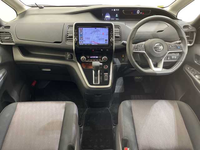 日産 セレナ 愛媛県 2018(平30)年 5.3万km ブリリアントホワイトパール ９型ナビ/フルセグ／Ｂｌｕｅｔｏｏｔｈ／ＵＳB/全方位カメラ/１１型後席モニター/衝突軽減ブレーキ/レーダークルーズコントロール/ＥＴＣ/前方ドライブレコーダー/両側パワースライドドア/前後コーナーセンサー/デジタルインナーミラー/LEDヘッドライト/スペアキー
