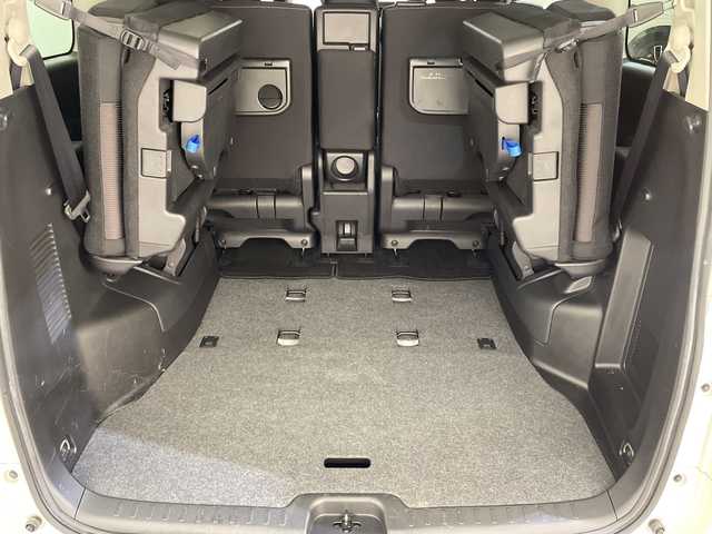 日産 セレナ 愛媛県 2018(平30)年 5.3万km ブリリアントホワイトパール ９型ナビ/フルセグ／Ｂｌｕｅｔｏｏｔｈ／ＵＳB/全方位カメラ/１１型後席モニター/衝突軽減ブレーキ/レーダークルーズコントロール/ＥＴＣ/前方ドライブレコーダー/両側パワースライドドア/前後コーナーセンサー/デジタルインナーミラー/LEDヘッドライト/スペアキー