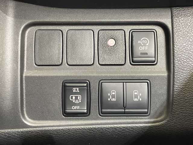 日産 セレナ 愛媛県 2018(平30)年 5.3万km ブリリアントホワイトパール ９型ナビ/フルセグ／Ｂｌｕｅｔｏｏｔｈ／ＵＳB/全方位カメラ/１１型後席モニター/衝突軽減ブレーキ/レーダークルーズコントロール/ＥＴＣ/前方ドライブレコーダー/両側パワースライドドア/前後コーナーセンサー/デジタルインナーミラー/LEDヘッドライト/スペアキー