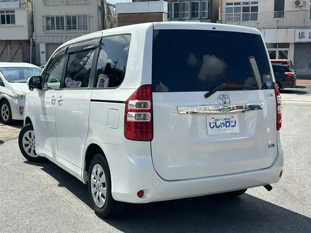 トヨタ ノア X スペシャルエディション 沖縄県 2014(平26)年 7.7万km ホワイトパールクリスタルシャイン (株)IDOMが運営する【じしゃロンコザ店】の自社ローン専用車両になりますこちらは現金またはオートローンご利用時の価格です。自社ローンご希望の方は別途その旨お申付け下さい/純正ナビ　/フルセグＴＶ　/Ｂｌｕｅｔｏｏｔｈ接続　/バックカメラ　/ＣＤ／ＤＶＤ再生　/ＥＴＣ　/両側パワースライドドア　フリップ/ダウンモニター　/オートライト　/プッシュスタート　/スマートキー
