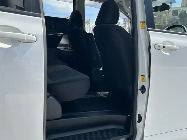 トヨタ ノア X スペシャルエディション 沖縄県 2014(平26)年 7.7万km ホワイトパールクリスタルシャイン (株)IDOMが運営する【じしゃロンコザ店】の自社ローン専用車両になりますこちらは現金またはオートローンご利用時の価格です。自社ローンご希望の方は別途その旨お申付け下さい/純正ナビ　/フルセグＴＶ　/Ｂｌｕｅｔｏｏｔｈ接続　/バックカメラ　/ＣＤ／ＤＶＤ再生　/ＥＴＣ　/両側パワースライドドア　フリップ/ダウンモニター　/オートライト　/プッシュスタート　/スマートキー