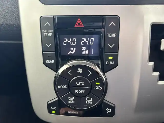 トヨタ ノア X スペシャルエディション 沖縄県 2014(平26)年 7.7万km ホワイトパールクリスタルシャイン (株)IDOMが運営する【じしゃロンコザ店】の自社ローン専用車両になりますこちらは現金またはオートローンご利用時の価格です。自社ローンご希望の方は別途その旨お申付け下さい/純正ナビ　/フルセグＴＶ　/Ｂｌｕｅｔｏｏｔｈ接続　/バックカメラ　/ＣＤ／ＤＶＤ再生　/ＥＴＣ　/両側パワースライドドア　フリップ/ダウンモニター　/オートライト　/プッシュスタート　/スマートキー