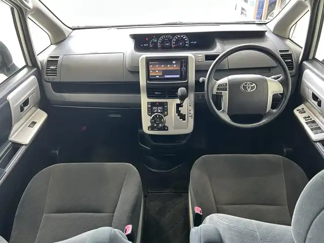 トヨタ ノア X スペシャルエディション 沖縄県 2014(平26)年 7.7万km ホワイトパールクリスタルシャイン (株)IDOMが運営する【じしゃロンコザ店】の自社ローン専用車両になりますこちらは現金またはオートローンご利用時の価格です。自社ローンご希望の方は別途その旨お申付け下さい/純正ナビ　/フルセグＴＶ　/Ｂｌｕｅｔｏｏｔｈ接続　/バックカメラ　/ＣＤ／ＤＶＤ再生　/ＥＴＣ　/両側パワースライドドア　フリップ/ダウンモニター　/オートライト　/プッシュスタート　/スマートキー