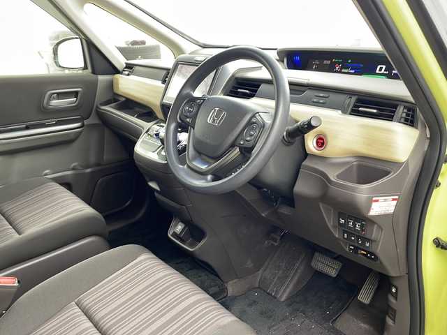 ホンダ フリード ハイブリット G ホンダセンシング 兵庫県 2016(平28)年 7.3万km シトロンドロップ ・純正ナビ（VXM-175VFNi）/・CD/DVD/BT/フルセグTV/・バックカメラ/・ホンダセンシング/・衝突軽減ブレーキ/・誤発進抑制機能/・アダプティブクルーズコントロール/・車線維持支援システム/・歩行者事故低減ステアリング/・路外逸脱抑制機能/・先行車発進お知らせ機能/・標識認識機能/・LEDヘッドライト/・オートライト/・フォグランプ/・コンフォートビューパッケージ/・Cパッケージ/・前後ドライブレコーダー（GL-03AP）/・純正フロアマット/・純正ドアバイザー/・プラズマクラスター/・サンシェード/・スマートキー/・スペアキー/・プッシュスタート