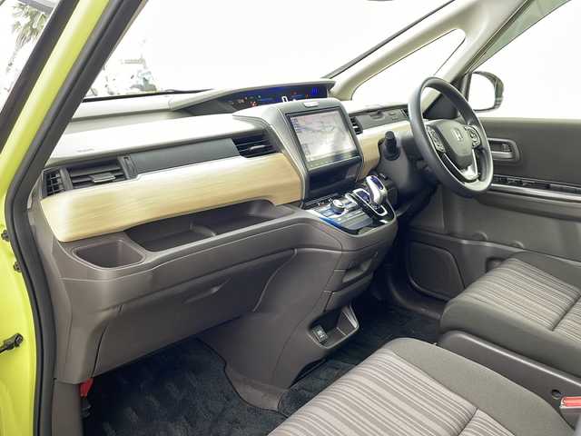 ホンダ フリード ハイブリット G ホンダセンシング 兵庫県 2016(平28)年 7.3万km シトロンドロップ ・純正ナビ（VXM-175VFNi）/・CD/DVD/BT/フルセグTV/・バックカメラ/・ホンダセンシング/・衝突軽減ブレーキ/・誤発進抑制機能/・アダプティブクルーズコントロール/・車線維持支援システム/・歩行者事故低減ステアリング/・路外逸脱抑制機能/・先行車発進お知らせ機能/・標識認識機能/・LEDヘッドライト/・オートライト/・フォグランプ/・コンフォートビューパッケージ/・Cパッケージ/・前後ドライブレコーダー（GL-03AP）/・純正フロアマット/・純正ドアバイザー/・プラズマクラスター/・サンシェード/・スマートキー/・スペアキー/・プッシュスタート