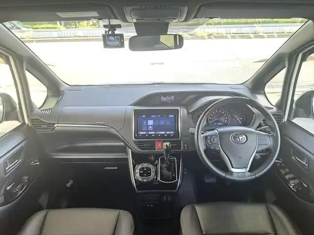 トヨタ エスクァイア Gi 大阪府 2021(令3)年 4.9万km ホワイトパールクリスタルシャイン /禁煙車//ワンオーナー車//MODELLISTAエアロ(F.S.R)//ディーラーOP9型SDナビ【NSZT-Y68T】/・フルTV/DVD/SD/CD/Bluetooth//バックカメラ//純正12.1型フリップダウンモニター【V12-R68C】//両側パワースライドドア//衝突軽減ブレーキ//オートハイビーム//レーンキープアシスト//クルーズコントロール//前席シートヒーター//前後ドラレコ【ZDR-015】//ビルトインETC//純正15AW//バックドアイージークローザー//保証書//取扱説明書//スペアキー