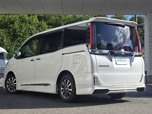 トヨタ エスクァイア Gi 大阪府 2021(令3)年 4.9万km ホワイトパールクリスタルシャイン /禁煙車//ワンオーナー車//MODELLISTAエアロ(F.S.R)//ディーラーOP9型SDナビ【NSZT-Y68T】/・フルTV/DVD/SD/CD/Bluetooth//バックカメラ//純正12.1型フリップダウンモニター【V12-R68C】//両側パワースライドドア//衝突軽減ブレーキ//オートハイビーム//レーンキープアシスト//クルーズコントロール//前席シートヒーター//前後ドラレコ【ZDR-015】//ビルトインETC//純正15AW//バックドアイージークローザー//保証書//取扱説明書//スペアキー