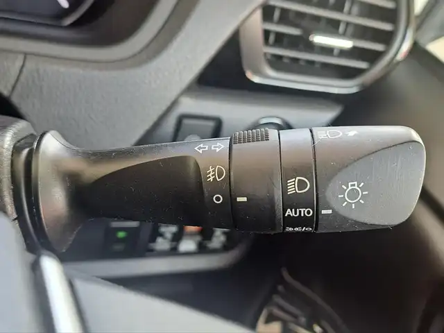 トヨタ エスクァイア Gi 大阪府 2021(令3)年 4.9万km ホワイトパールクリスタルシャイン /禁煙車//ワンオーナー車//MODELLISTAエアロ(F.S.R)//ディーラーOP9型SDナビ【NSZT-Y68T】/・フルTV/DVD/SD/CD/Bluetooth//バックカメラ//純正12.1型フリップダウンモニター【V12-R68C】//両側パワースライドドア//衝突軽減ブレーキ//オートハイビーム//レーンキープアシスト//クルーズコントロール//前席シートヒーター//前後ドラレコ【ZDR-015】//ビルトインETC//純正15AW//バックドアイージークローザー//保証書//取扱説明書//スペアキー