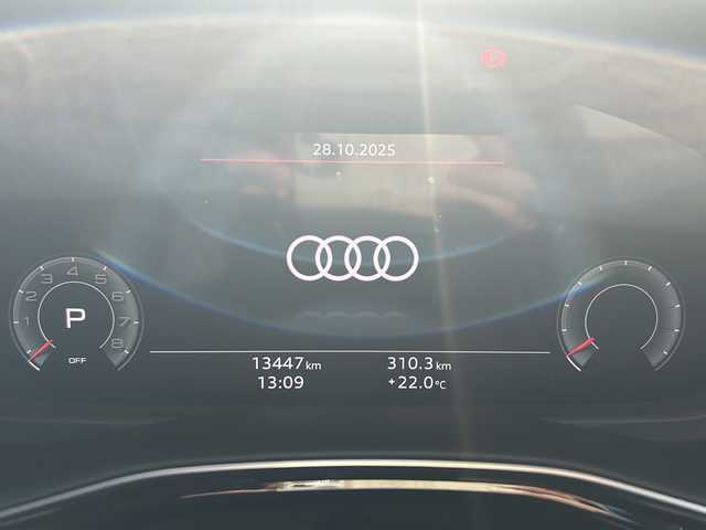 アウディ Ｑ８ 55TFSIクワトロ Sライン 神奈川県 2022(令4)年 1.4万km ミトスブラックメタリック 純正ナビ（AM/FM/USB/フルセグTV）/全方位カメラ/パノラマルーフ/前後ドライブレコーダー/ETC2.0/ABS/横滑り防止装置/レーンキープアシスト/盗難防止装置/前後コーナーセンサー/オールウェザーライト/リヤフォグライト/オートライト/オートマチックハイビーム/パドルシフト/4WD/アイドリングストップ/ダウンヒルアシストコントロール/レーダークルーズコントロール/ステアリングスイッチ/ステアリングヒーター/シートヒーター/オートパーキングブレーキ/電動リアゲート/パワーシート（D+N席）/メモリーパワーシート/取扱説明書/保証書/スペアキー×１