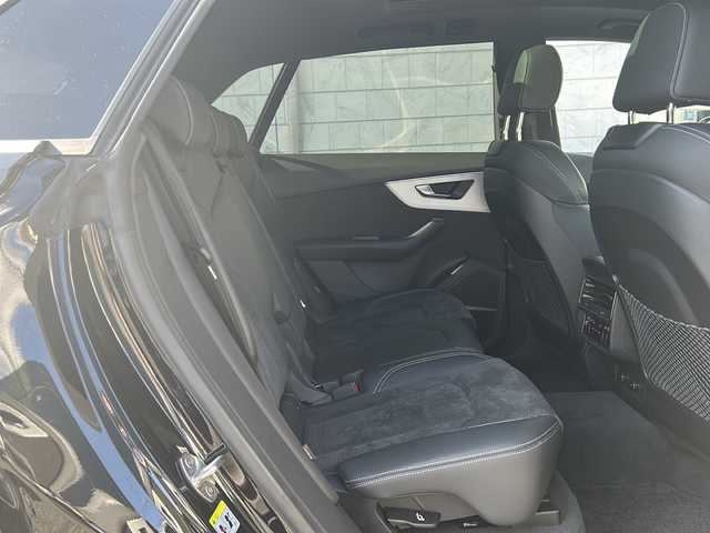 アウディ Ｑ８ 55TFSIクワトロ Sライン 神奈川県 2022(令4)年 1.4万km ミトスブラックメタリック 純正ナビ（AM/FM/USB/フルセグTV）/全方位カメラ/パノラマルーフ/前後ドライブレコーダー/ETC2.0/ABS/横滑り防止装置/レーンキープアシスト/盗難防止装置/前後コーナーセンサー/オールウェザーライト/リヤフォグライト/オートライト/オートマチックハイビーム/パドルシフト/4WD/アイドリングストップ/ダウンヒルアシストコントロール/レーダークルーズコントロール/ステアリングスイッチ/ステアリングヒーター/シートヒーター/オートパーキングブレーキ/電動リアゲート/パワーシート（D+N席）/メモリーパワーシート/取扱説明書/保証書/スペアキー×１