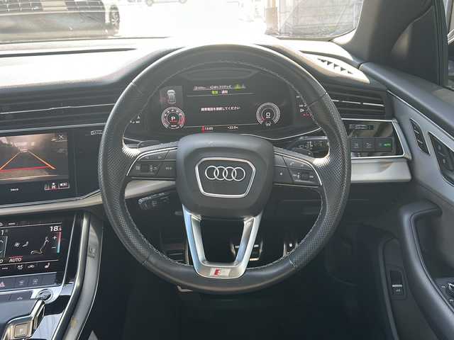 アウディ Ｑ８ 55TFSIクワトロ Sライン 神奈川県 2022(令4)年 1.4万km ミトスブラックメタリック 純正ナビ（AM/FM/USB/フルセグTV）/全方位カメラ/パノラマルーフ/前後ドライブレコーダー/ETC2.0/ABS/横滑り防止装置/レーンキープアシスト/盗難防止装置/前後コーナーセンサー/オールウェザーライト/リヤフォグライト/オートライト/オートマチックハイビーム/パドルシフト/4WD/アイドリングストップ/ダウンヒルアシストコントロール/レーダークルーズコントロール/ステアリングスイッチ/ステアリングヒーター/シートヒーター/オートパーキングブレーキ/電動リアゲート/パワーシート（D+N席）/メモリーパワーシート/取扱説明書/保証書/スペアキー×１