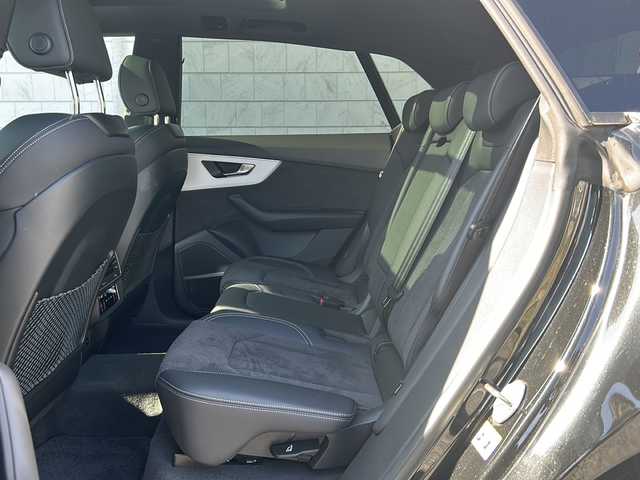 アウディ Ｑ８ 55TFSIクワトロ Sライン 神奈川県 2022(令4)年 1.4万km ミトスブラックメタリック 純正ナビ（AM/FM/USB/フルセグTV）/全方位カメラ/パノラマルーフ/前後ドライブレコーダー/ETC2.0/ABS/横滑り防止装置/レーンキープアシスト/盗難防止装置/前後コーナーセンサー/オールウェザーライト/リヤフォグライト/オートライト/オートマチックハイビーム/パドルシフト/4WD/アイドリングストップ/ダウンヒルアシストコントロール/レーダークルーズコントロール/ステアリングスイッチ/ステアリングヒーター/シートヒーター/オートパーキングブレーキ/電動リアゲート/パワーシート（D+N席）/メモリーパワーシート/取扱説明書/保証書/スペアキー×１