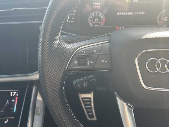 アウディ Ｑ８ 55TFSIクワトロ Sライン 神奈川県 2022(令4)年 1.4万km ミトスブラックメタリック 純正ナビ（AM/FM/USB/フルセグTV）/全方位カメラ/パノラマルーフ/前後ドライブレコーダー/ETC2.0/ABS/横滑り防止装置/レーンキープアシスト/盗難防止装置/前後コーナーセンサー/オールウェザーライト/リヤフォグライト/オートライト/オートマチックハイビーム/パドルシフト/4WD/アイドリングストップ/ダウンヒルアシストコントロール/レーダークルーズコントロール/ステアリングスイッチ/ステアリングヒーター/シートヒーター/オートパーキングブレーキ/電動リアゲート/パワーシート（D+N席）/メモリーパワーシート/取扱説明書/保証書/スペアキー×１