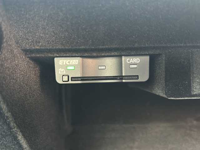 アウディ Ｑ８ 55TFSIクワトロ Sライン 神奈川県 2022(令4)年 1.4万km ミトスブラックメタリック 純正ナビ（AM/FM/USB/フルセグTV）/全方位カメラ/パノラマルーフ/前後ドライブレコーダー/ETC2.0/ABS/横滑り防止装置/レーンキープアシスト/盗難防止装置/前後コーナーセンサー/オールウェザーライト/リヤフォグライト/オートライト/オートマチックハイビーム/パドルシフト/4WD/アイドリングストップ/ダウンヒルアシストコントロール/レーダークルーズコントロール/ステアリングスイッチ/ステアリングヒーター/シートヒーター/オートパーキングブレーキ/電動リアゲート/パワーシート（D+N席）/メモリーパワーシート/取扱説明書/保証書/スペアキー×１